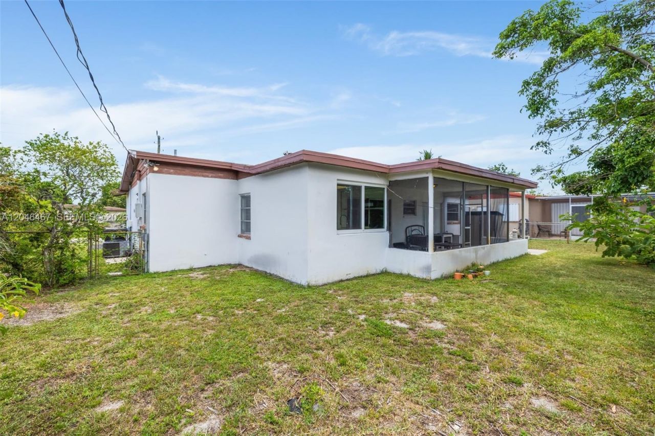 3620 NW 24th St , Lauderdale Lakes, FL 33311 Photo
