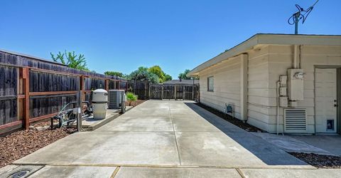 2800 Ashbourne Dr, Sacramento, CA 95821 Photo