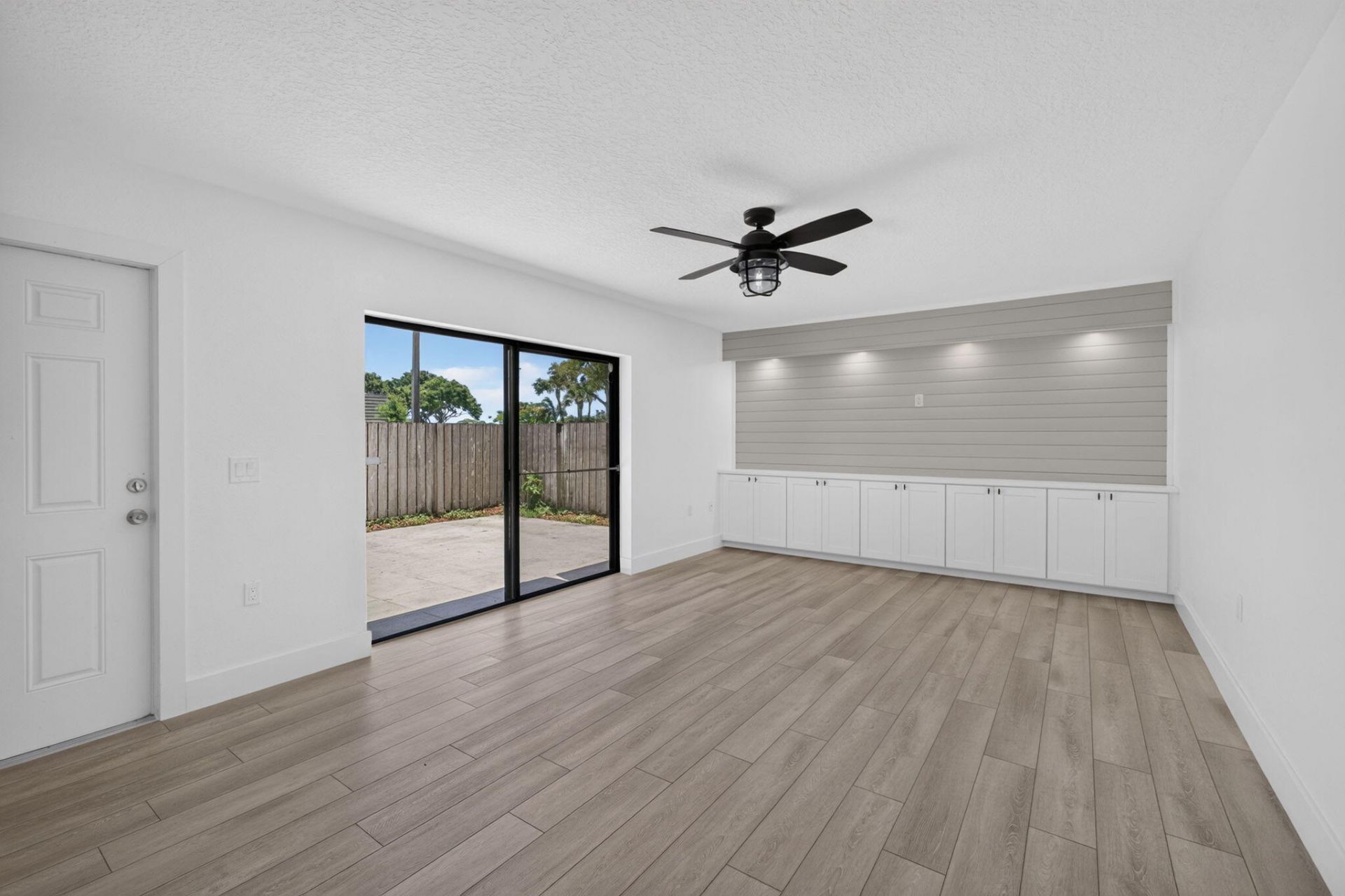 2101 21st Way, West Palm Beach, FL 33407 Photo