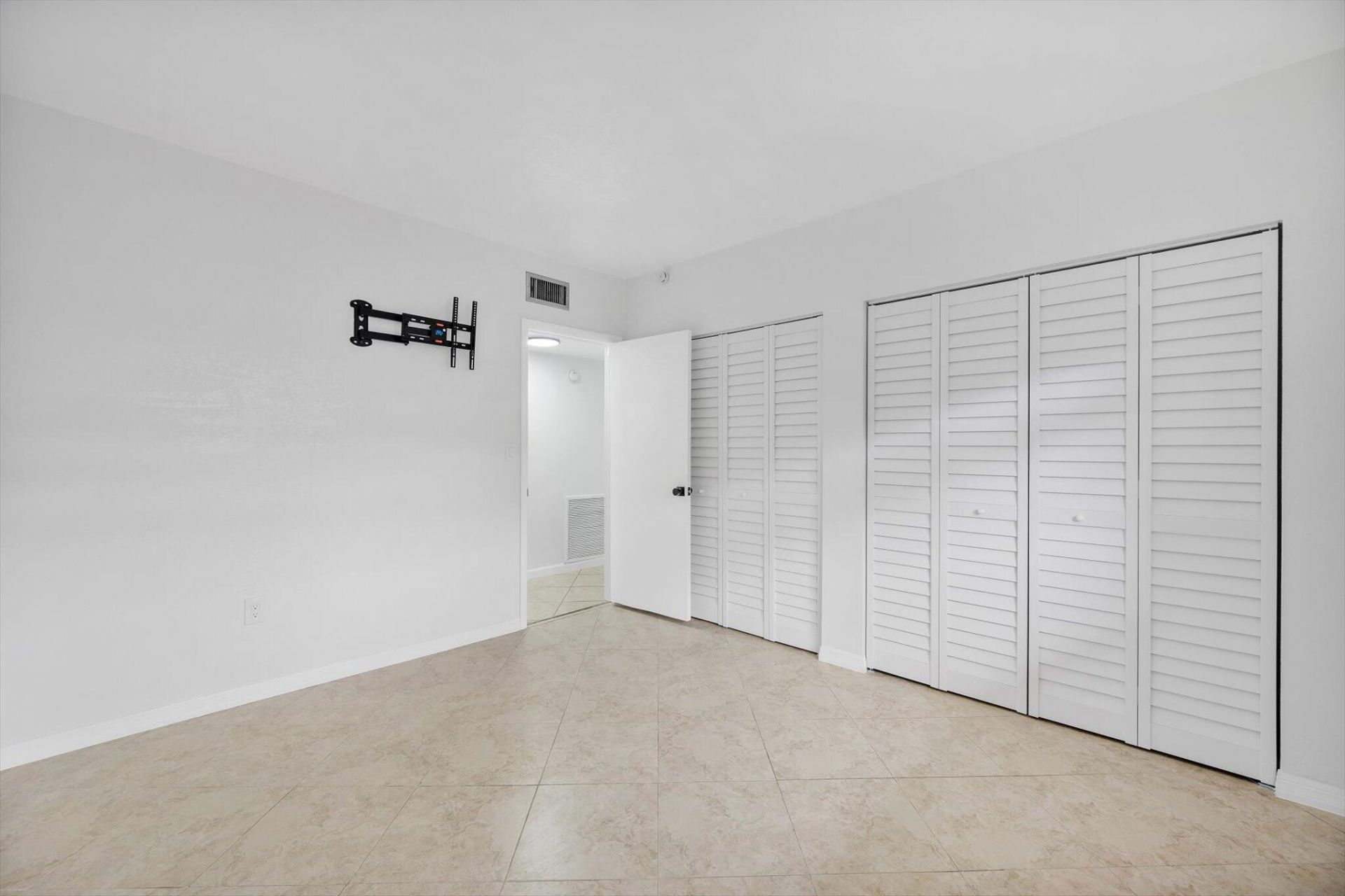 740 NE 199th Street, Unit 205g, Miami, FL 33179 Photo
