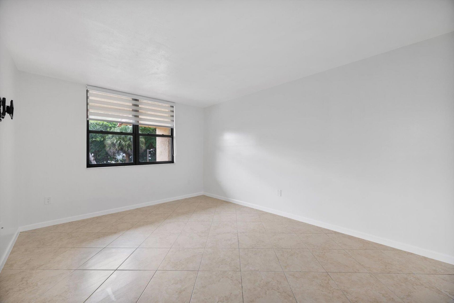 740 NE 199th Street, Unit 205g, Miami, FL 33179 Photo