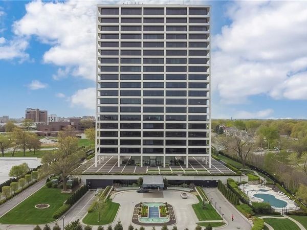 700 W 31st Street, Unit 702, Kansas City, MO 64108