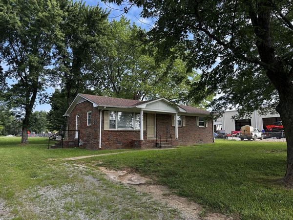 817 Irvin Ln , Loretto, TN 38469