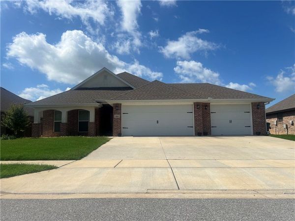 611 Gala Circle , Bentonville, AR 72712