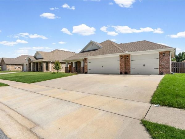 611 Gala Circle , Bentonville, AR 72712