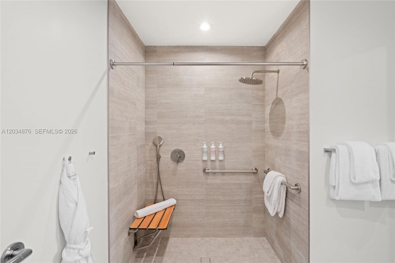 1611 SW 2nd Ave , Unit 816, Miami, FL 33129 Photo