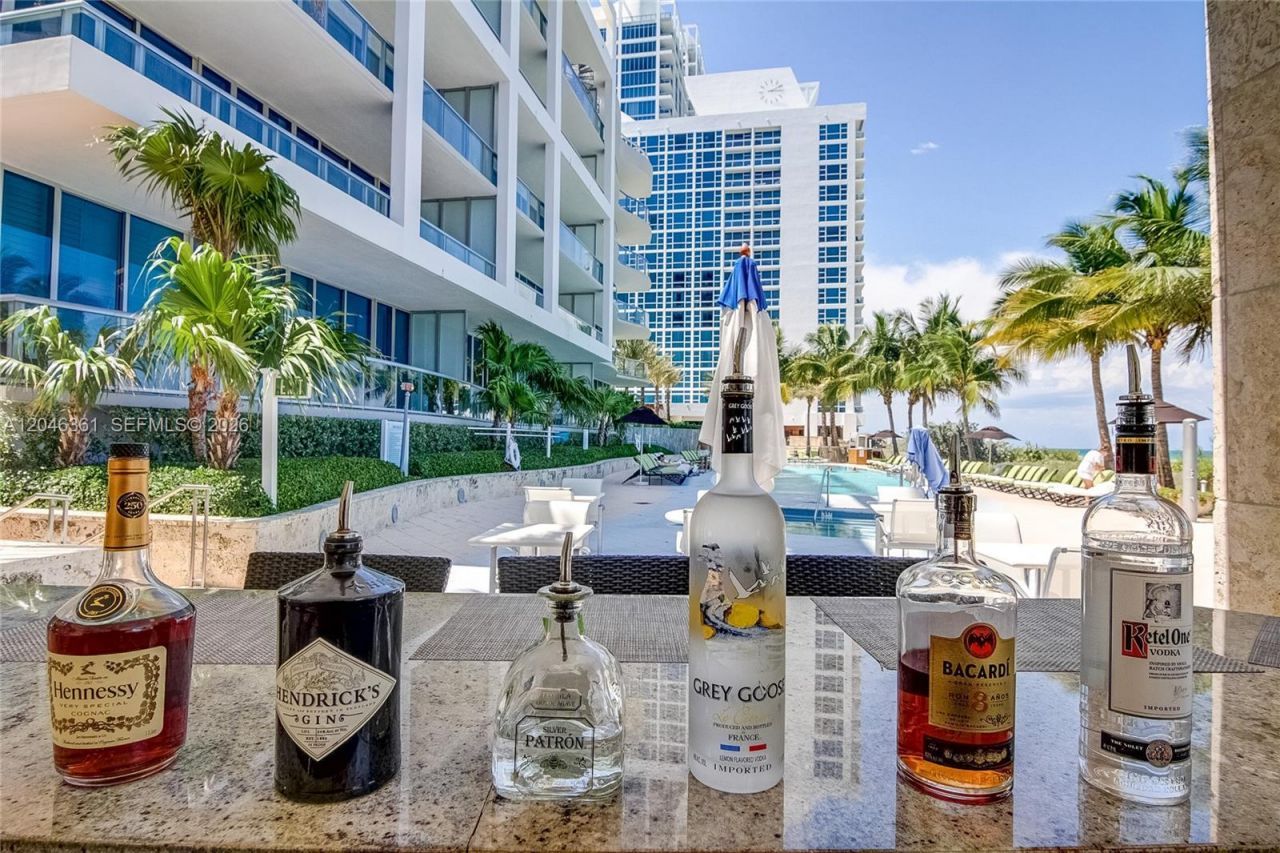 6801 Collins Ave , Unit 608 (door , Miami Beach, FL 33141 Photo