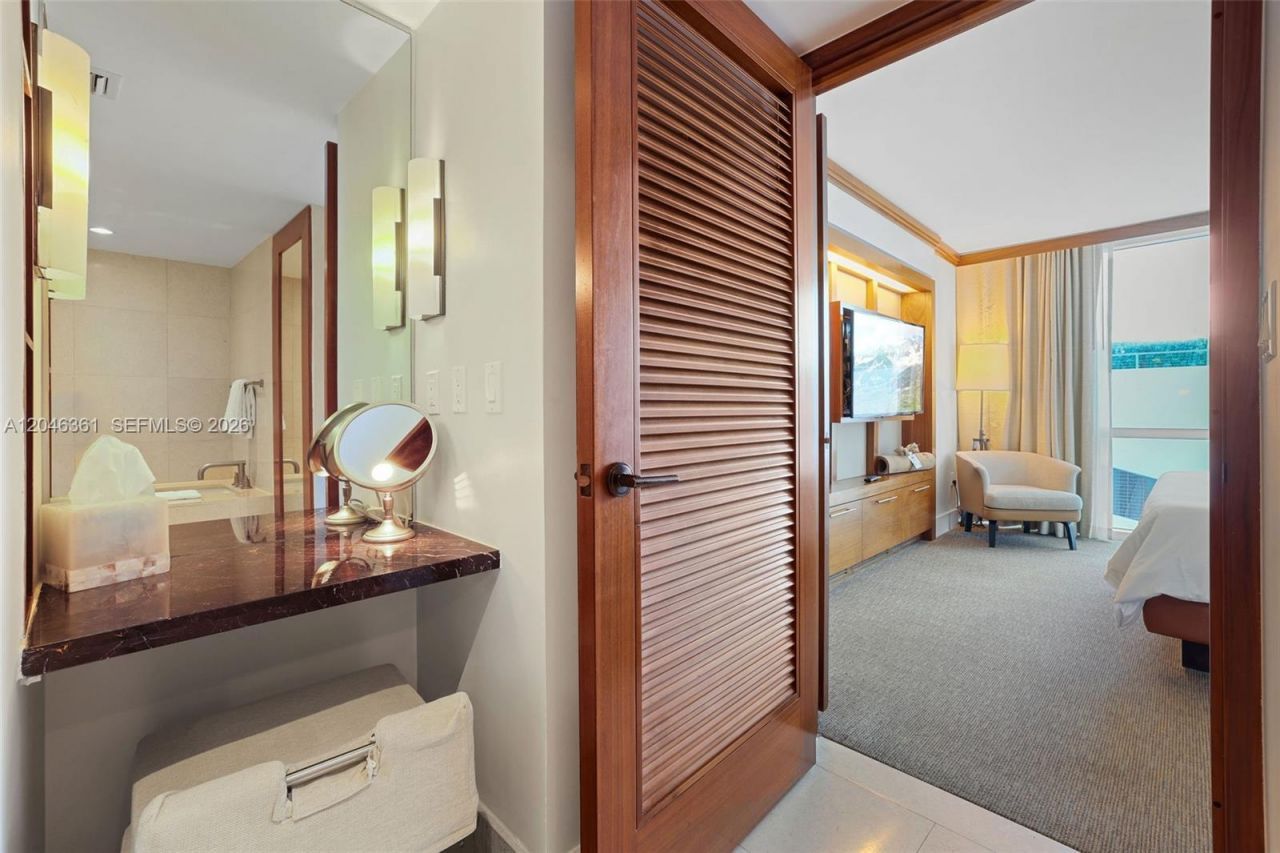 6801 Collins Ave , Unit 608 (door , Miami Beach, FL 33141 Photo