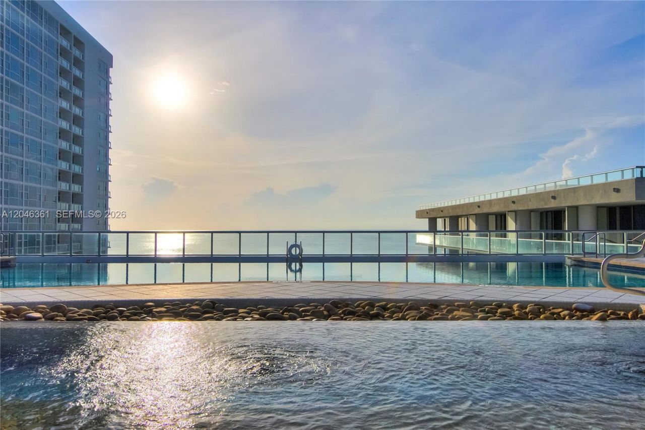 6801 Collins Ave , Unit 608 (door , Miami Beach, FL 33141 Photo
