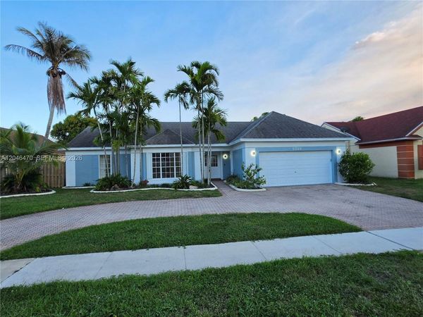 9300 Dunhill Dr , Miramar, FL 33025
