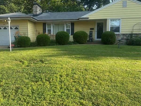 439 Fieldcrest Drive , Webster Groves, MO 63119