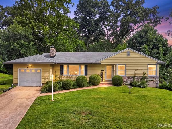 439 Fieldcrest Drive, Webster Groves, MO 63119