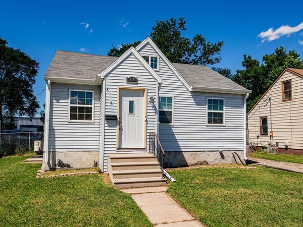 318 1st Avenue E, West Fargo, ND 58078