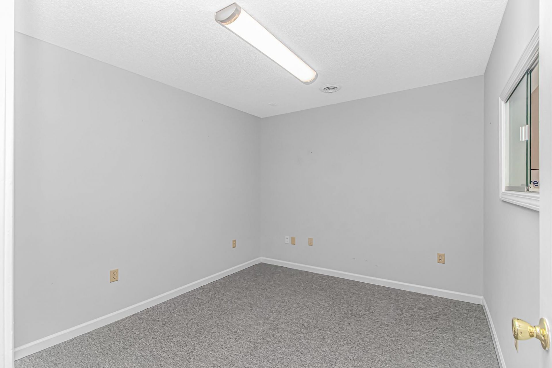 1504 Azalea Dr. Photo 5