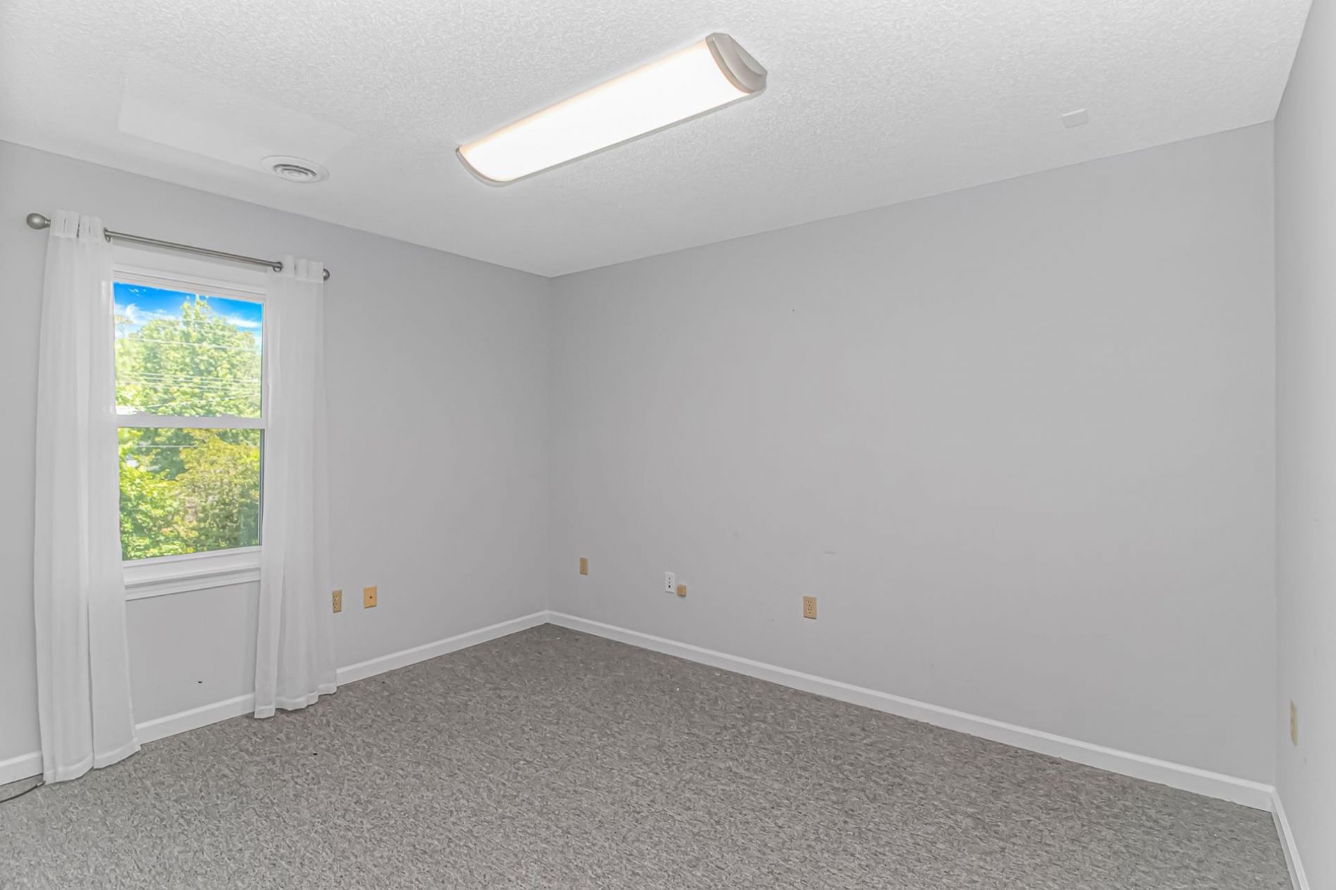 1504 Azalea Dr. Photo 7