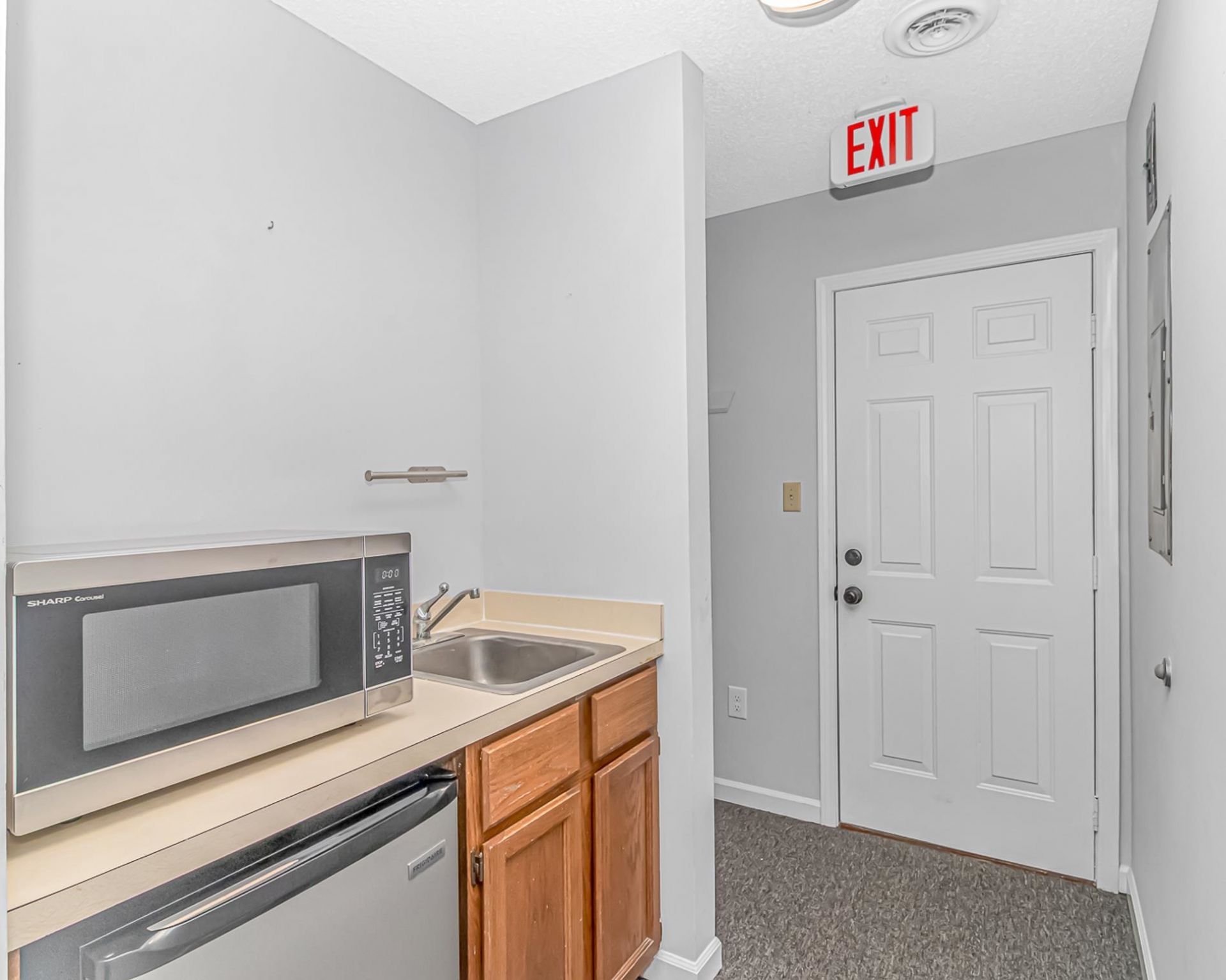 1504 Azalea Dr. Photo 9