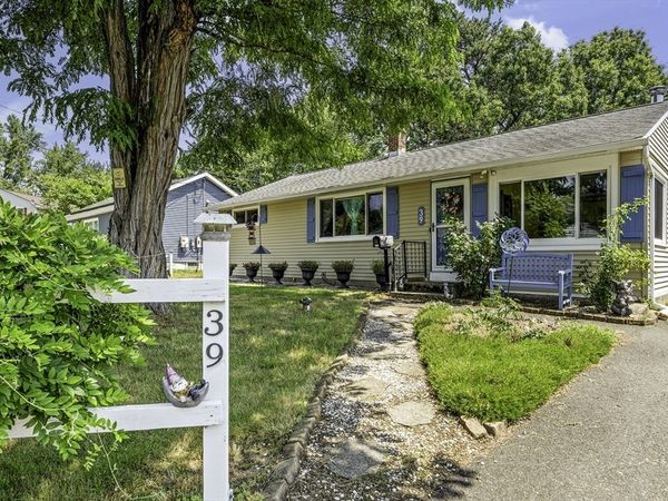 39 Wakefield St, Springfield, MA 01151