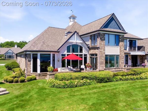 1564 Edison Shores Place, Port Huron, MI 48060
