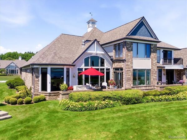 1564 Edison Shores Place, Port Huron, MI 48060