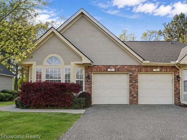 1021 Willowood Court Court, Fenton, MI 48430