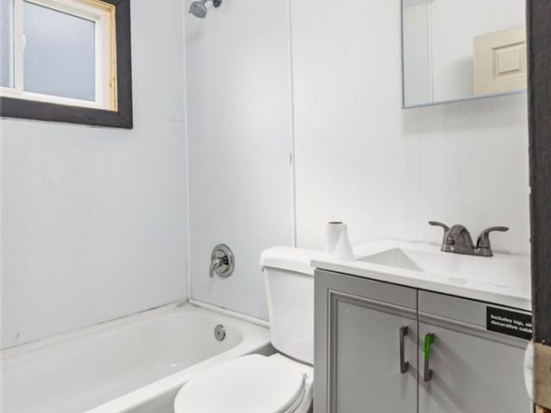 6704 Owosso Avenue, Cleveland, OH 44105 Photo 15