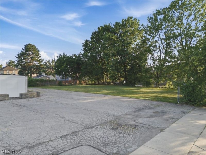 2430 E 28th Street, Lorain, OH 44055 Photo 4