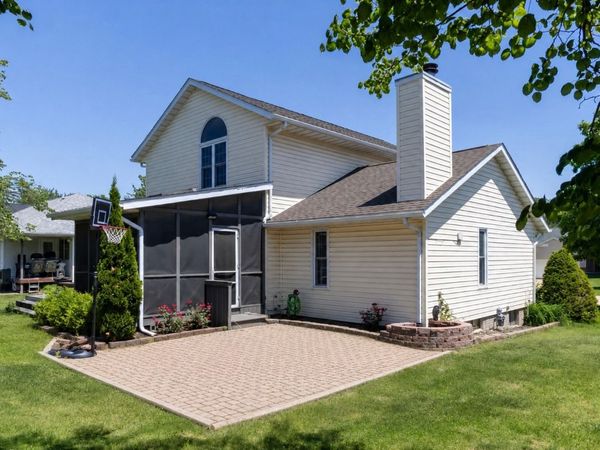 3010 Meadow Glen Street, Marion, IA 52302