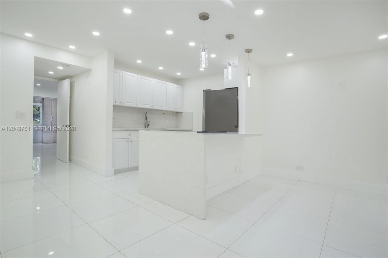 13350 SW 1st St , Unit 112P, Pembroke Pines, FL 33027 Photo