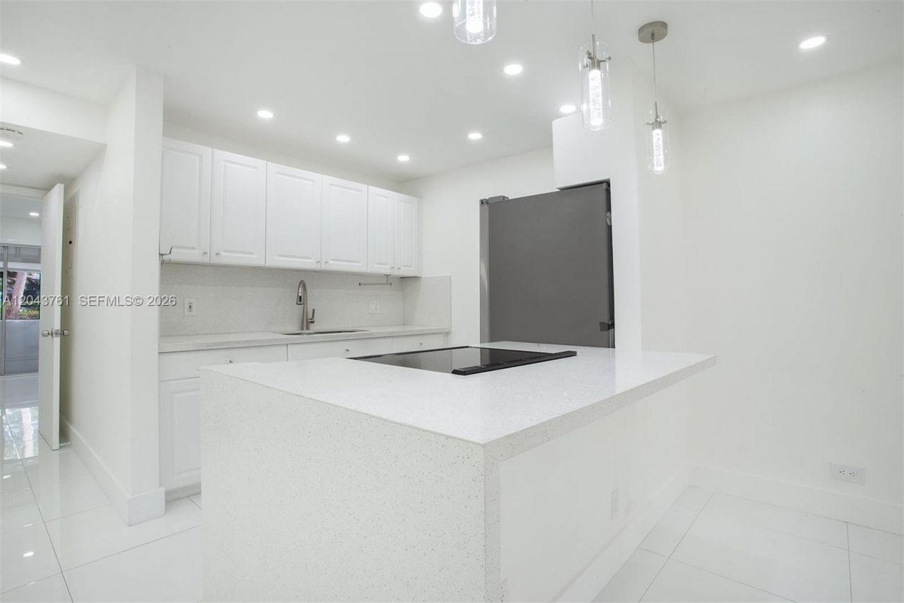13350 SW 1st St , Unit 112P, Pembroke Pines, FL 33027 Photo