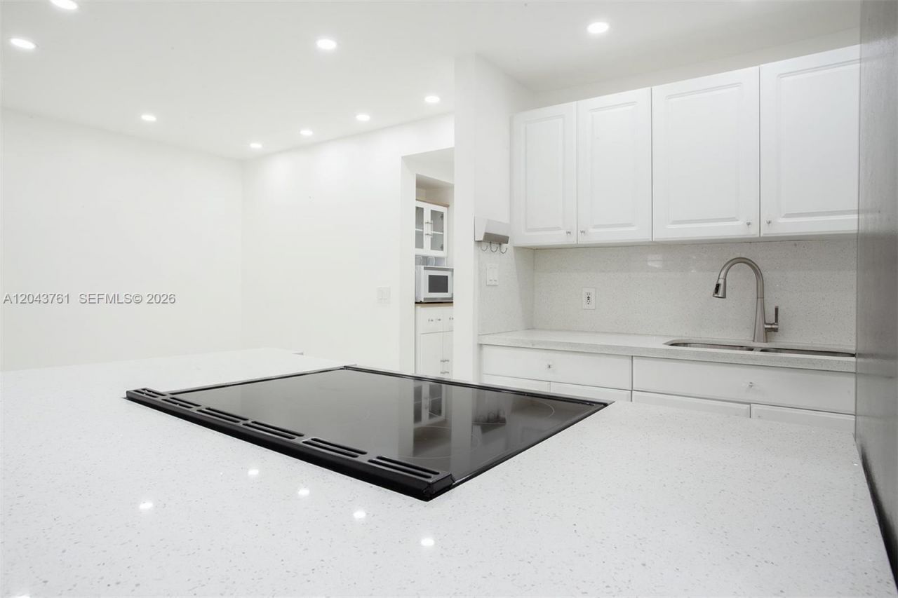 13350 SW 1st St , Unit 112P, Pembroke Pines, FL 33027 Photo
