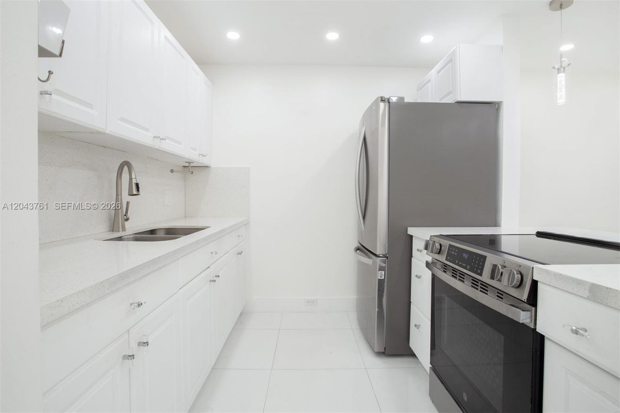 13350 SW 1st St , Unit 112P, Pembroke Pines, FL 33027 Photo