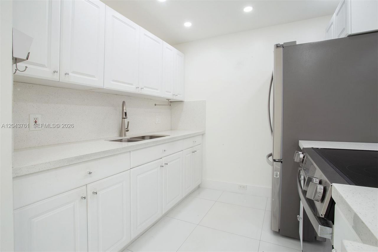 13350 SW 1st St , Unit 112P, Pembroke Pines, FL 33027 Photo