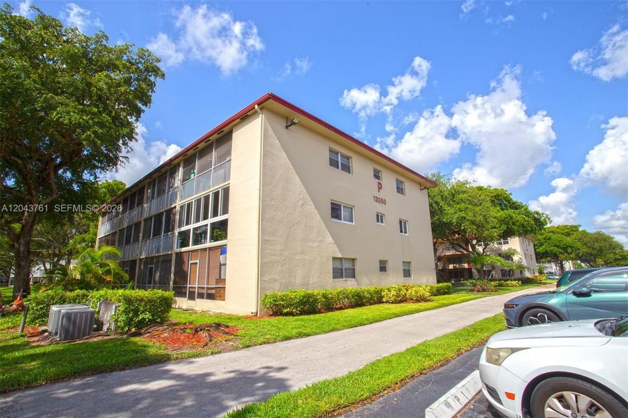 13350 SW 1st St , Unit 112P, Pembroke Pines, FL 33027 Photo