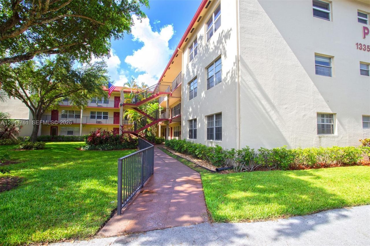 13350 SW 1st St , Unit 112P, Pembroke Pines, FL 33027 Photo