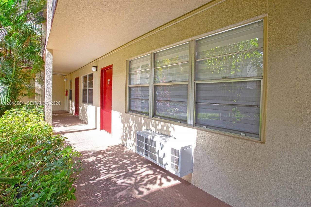 13350 SW 1st St , Unit 112P, Pembroke Pines, FL 33027 Photo