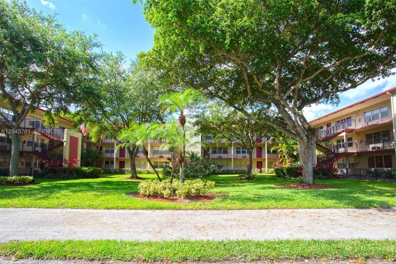 13350 SW 1st St , Unit 112P, Pembroke Pines, FL 33027 Photo