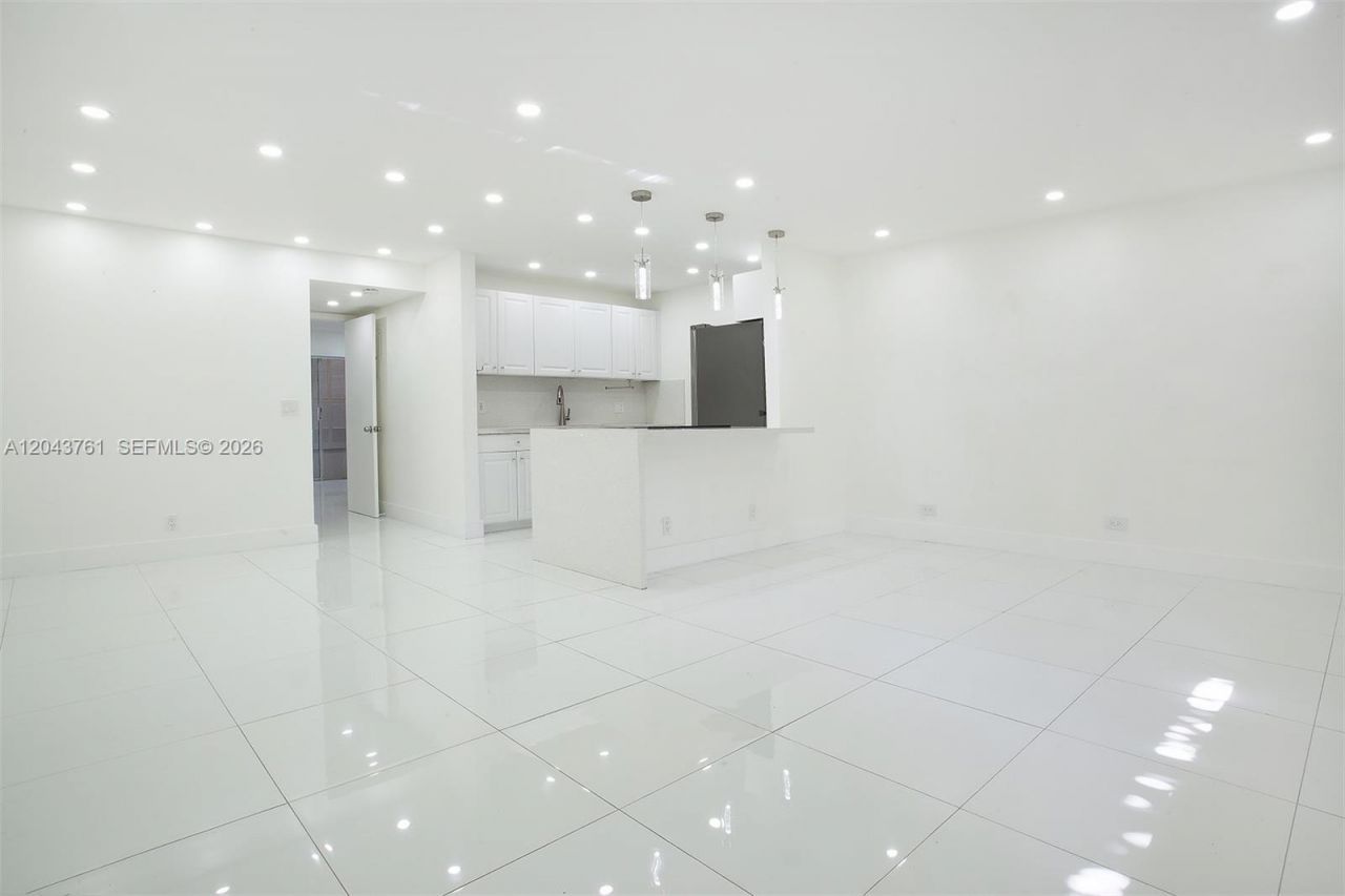 13350 SW 1st St , Unit 112P, Pembroke Pines, FL 33027 Photo