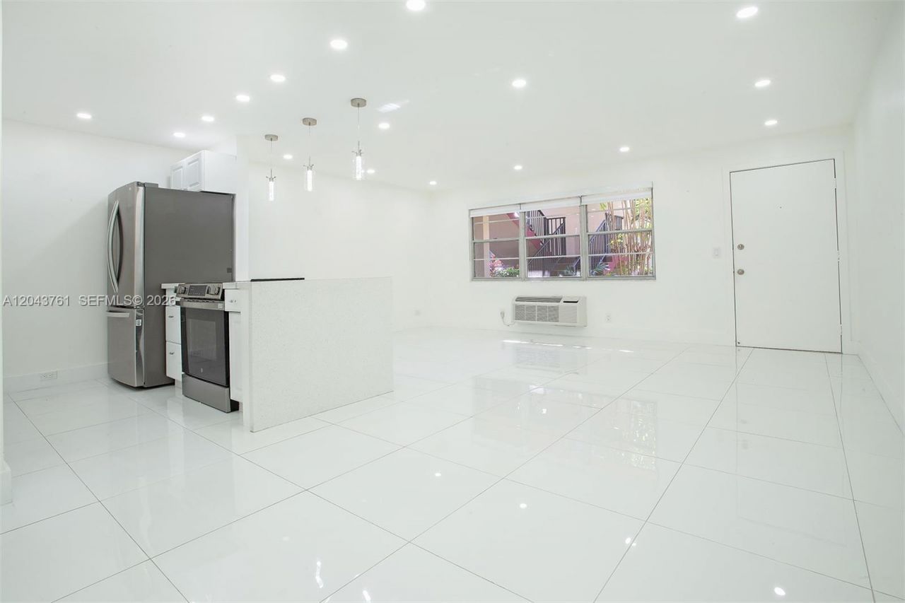 13350 SW 1st St , Unit 112P, Pembroke Pines, FL 33027 Photo