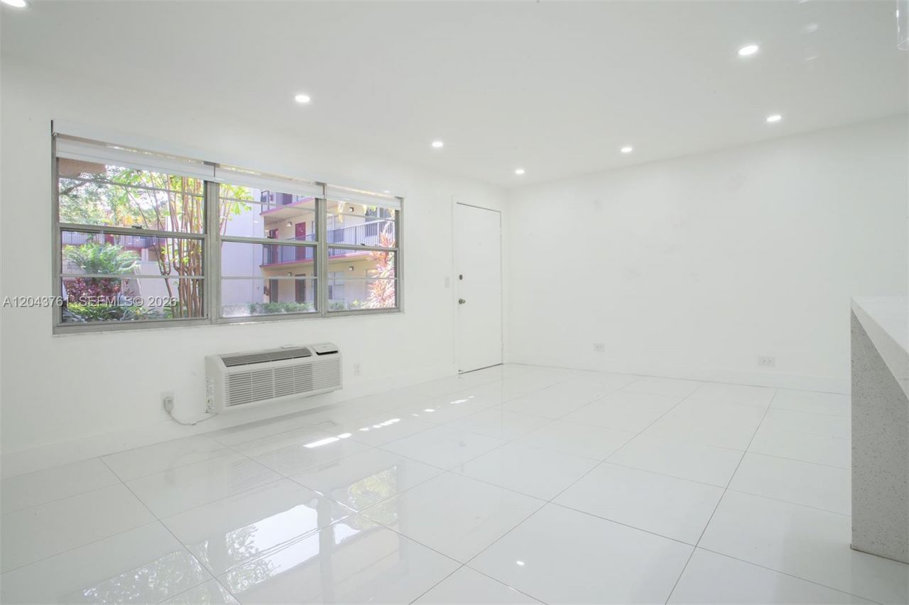 13350 SW 1st St , Unit 112P, Pembroke Pines, FL 33027 Photo