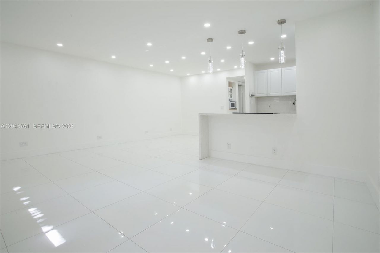 13350 SW 1st St , Unit 112P, Pembroke Pines, FL 33027 Photo