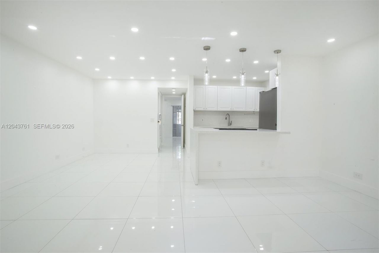 13350 SW 1st St , Unit 112P, Pembroke Pines, FL 33027 Photo