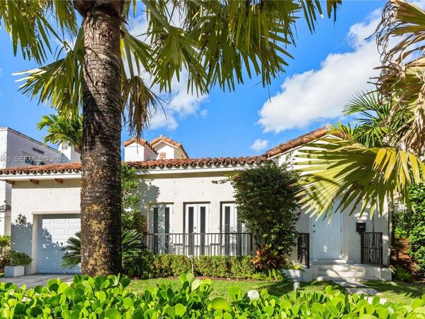 737 Alhambra Cir , Coral Gables, FL 33134