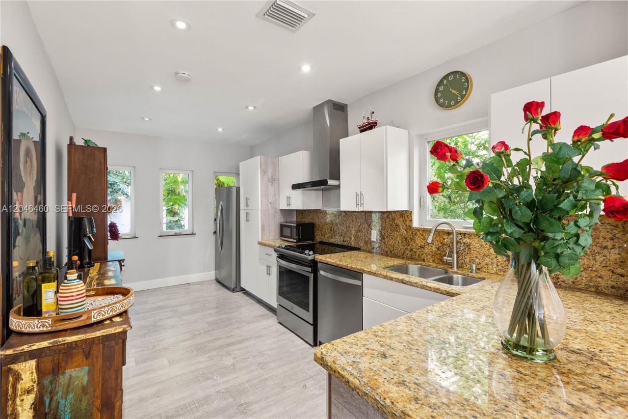 737 Alhambra Cir , Coral Gables, FL 33134 Photo