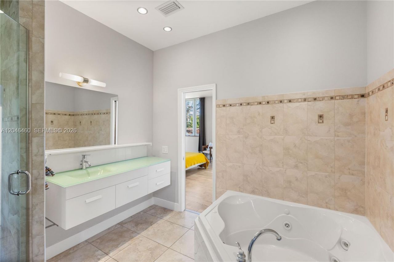 737 Alhambra Cir , Coral Gables, FL 33134 Photo