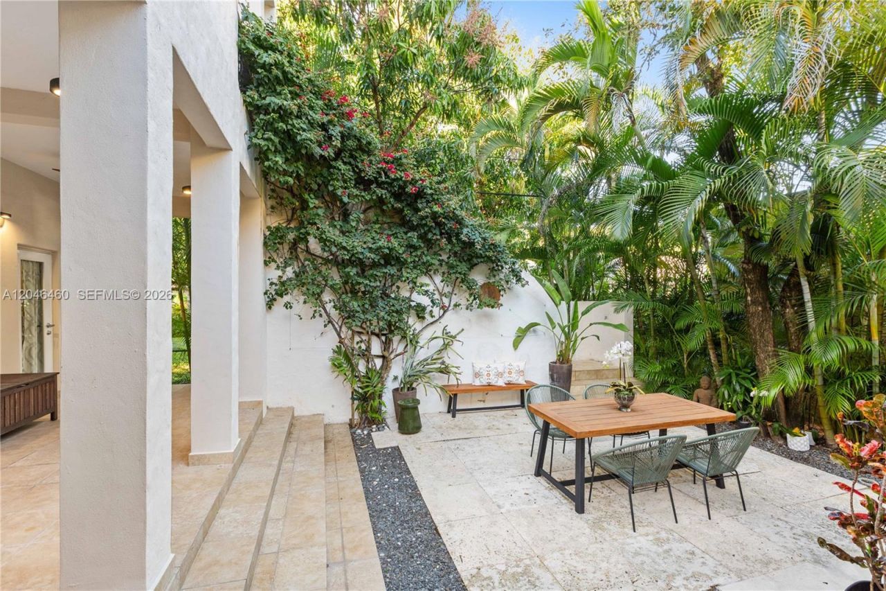 737 Alhambra Cir , Coral Gables, FL 33134 Photo