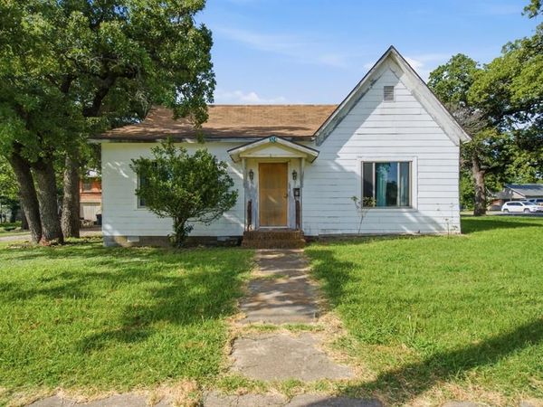 324 W Ross Avenue , De Leon, TX 76444