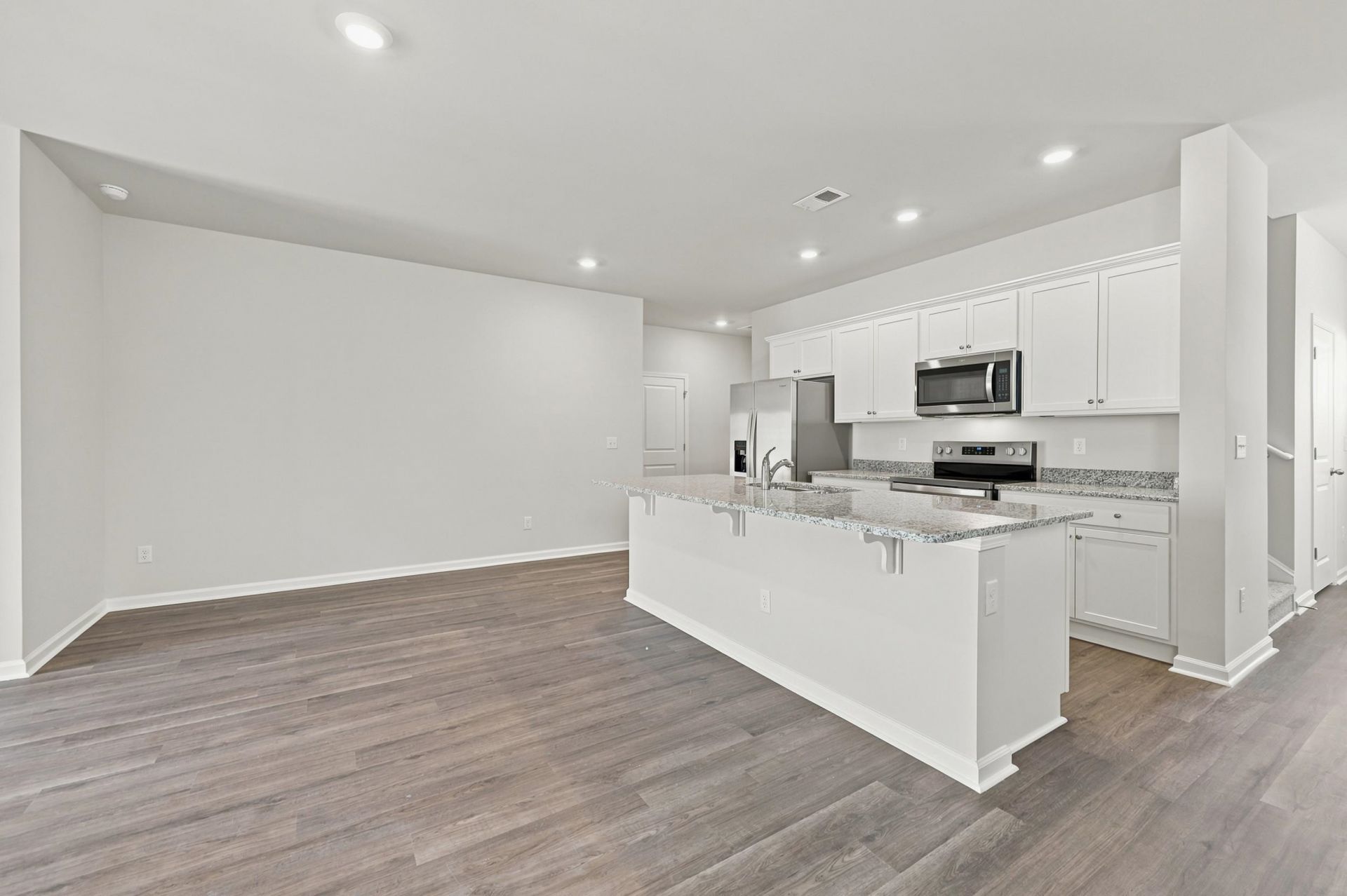 303 Ridley St  Photo 10