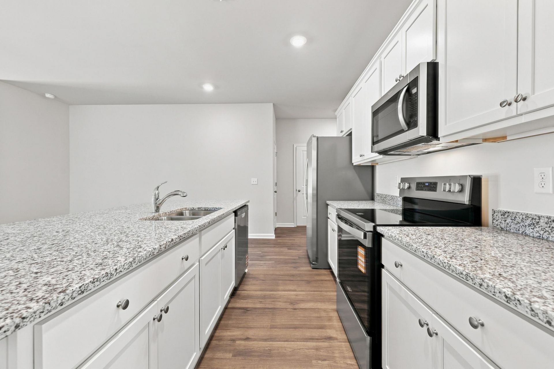 303 Ridley St  Photo 11
