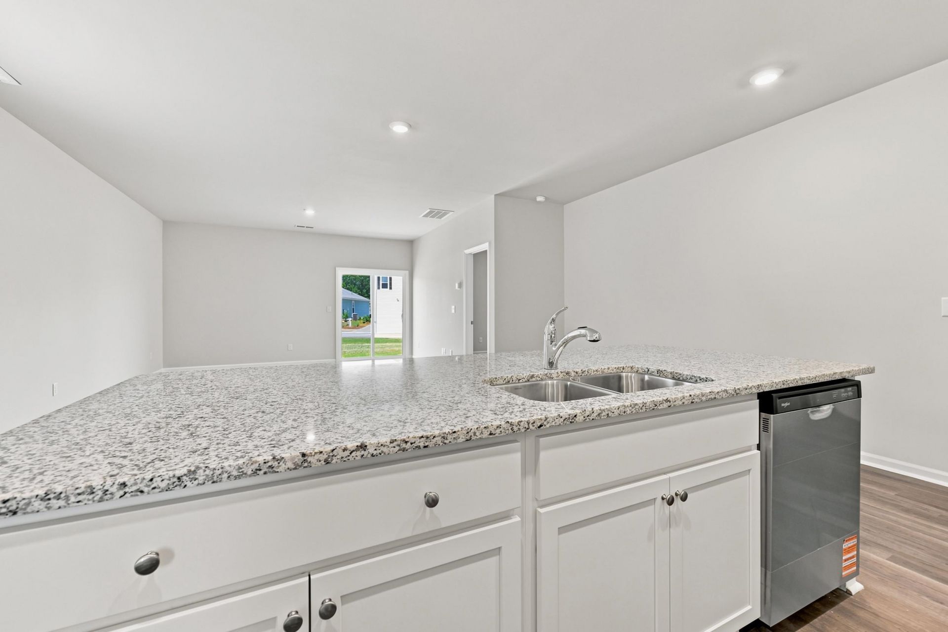 303 Ridley St  Photo 14
