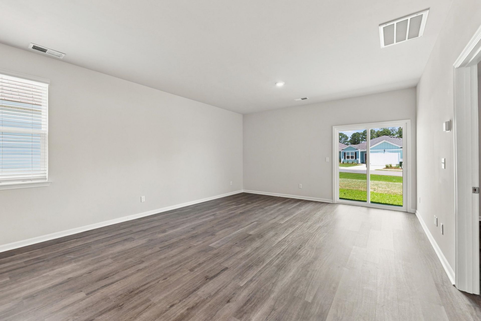 303 Ridley St  Photo 17